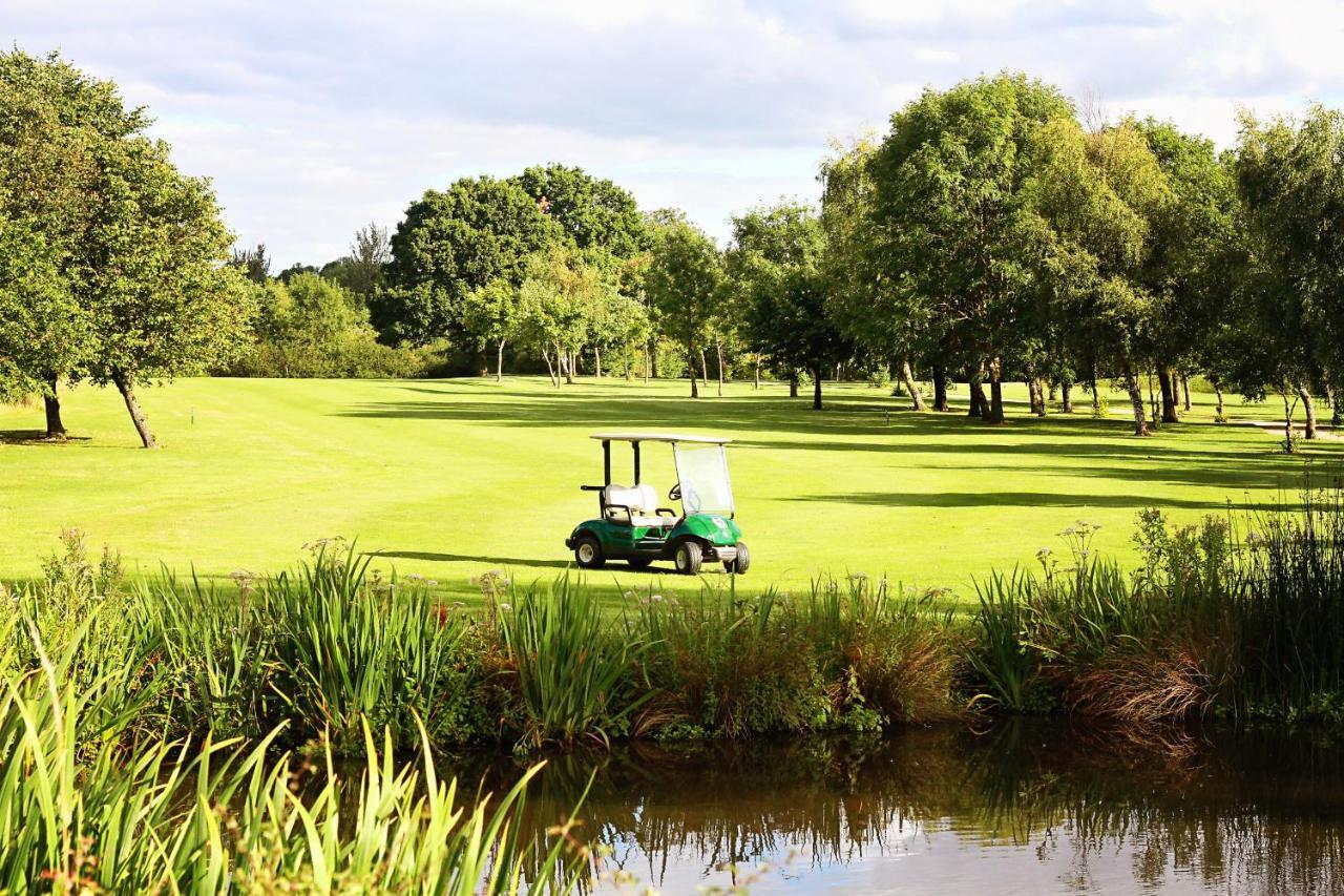 فندق Calderfields Golf & Country Club والسال المظهر الخارجي الصورة